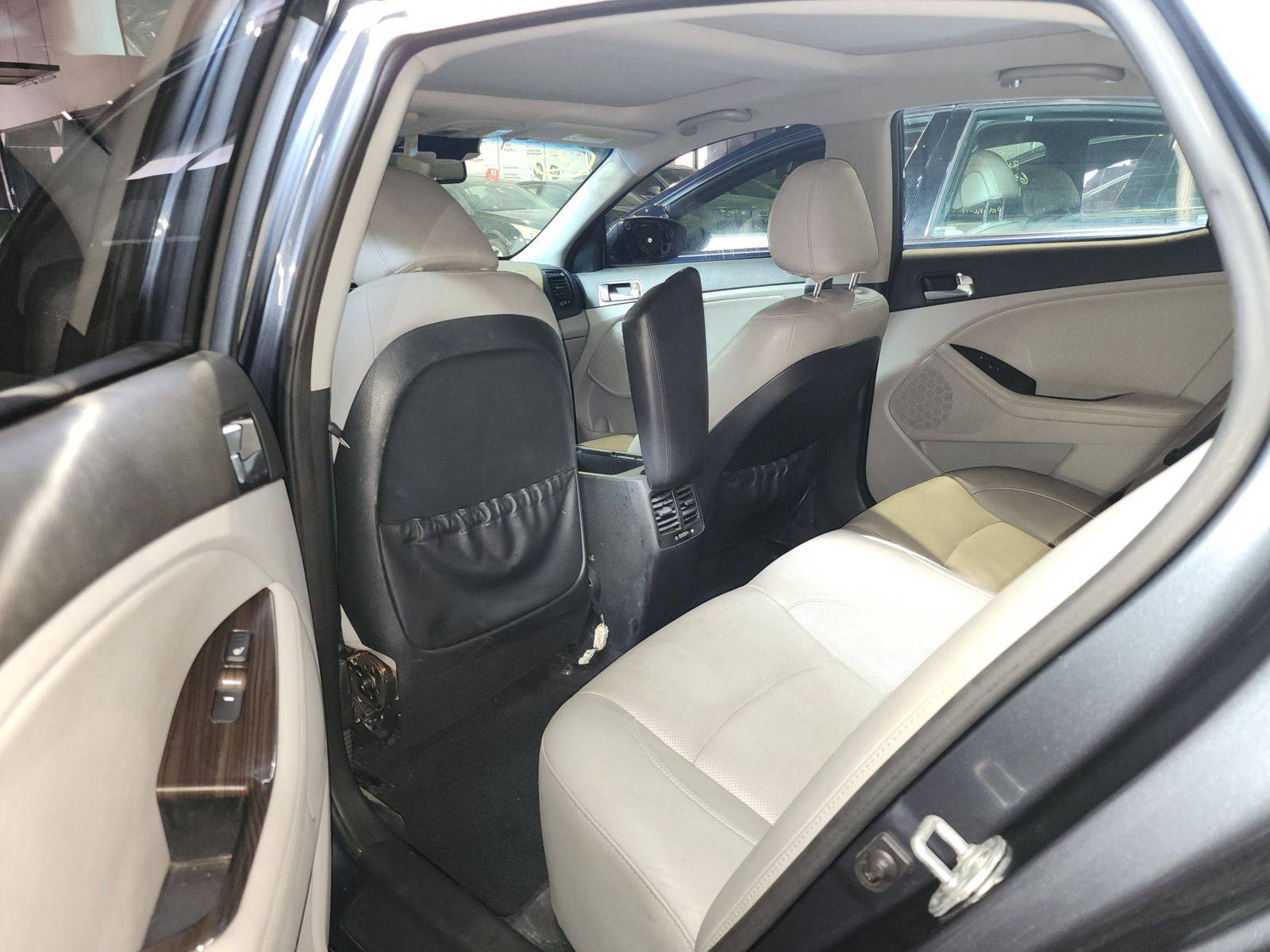 2015 KIA OPTIMA — 154901 Miles — Lot 440273 — Souq Al Haraj - Marhaba Auctions Used Cars - Image 5
