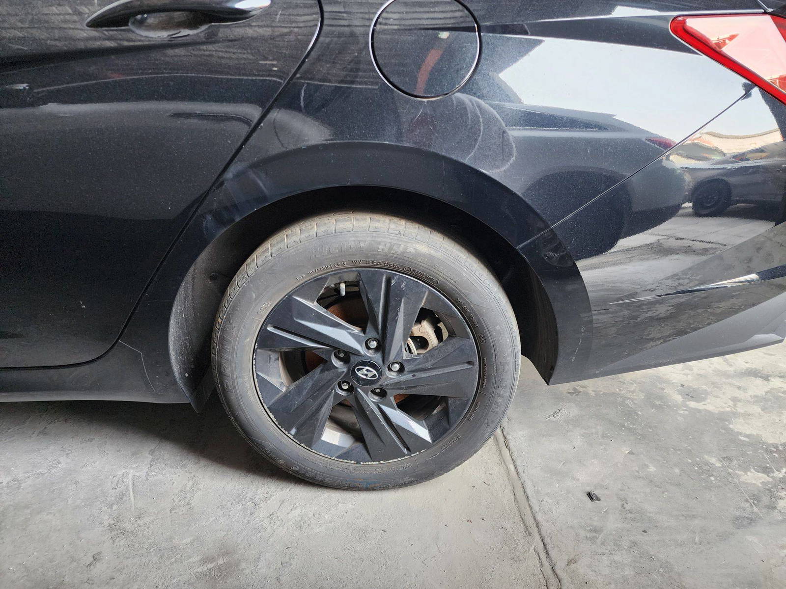 2021 HYUNDAI ELANTRA — 81277 Miles — Lot 94317 — Souq - Marhaba Auctions Used Cars - Image 9