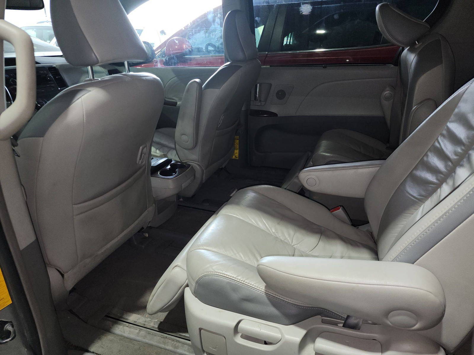 TOYOTA SIENNA 2011 - Marhaba Auction Used Cars - Image 7