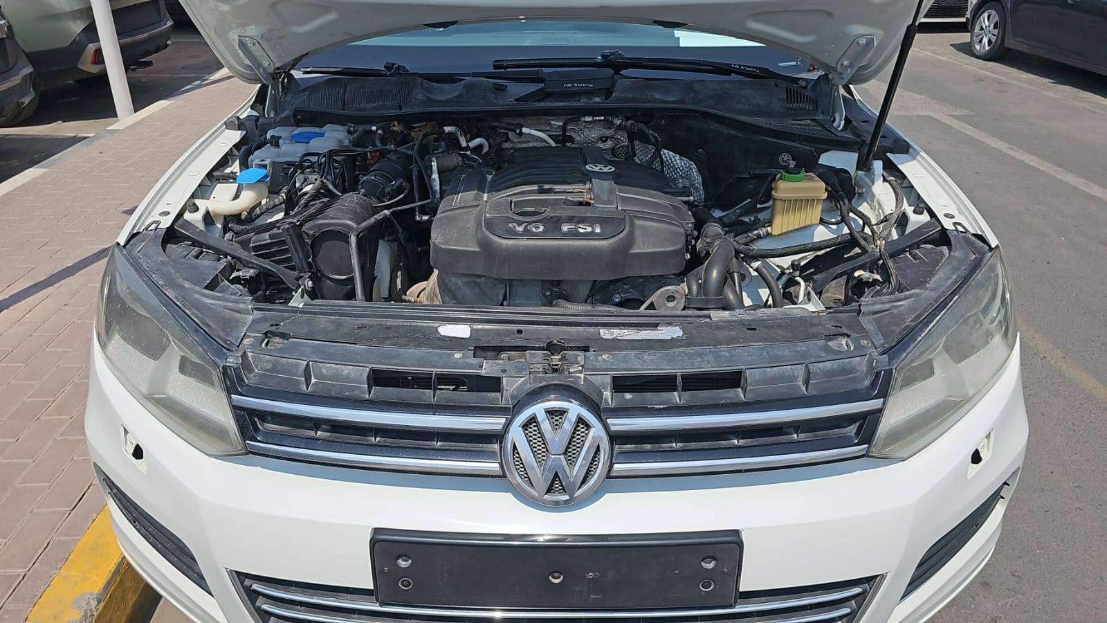 2013 VOLKSWAGEN TOUAREG V6 — sold — 186429 KM — Lot 1DD009998 — Souq - Marhaba Auctions Used Cars - Image 12