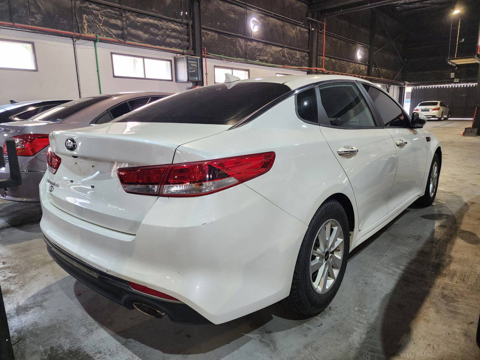 2016 KIA OPTIMA — 85121 Miles — Lot 5107118 — Main - Marhaba Auctions Used Cars - Image 4