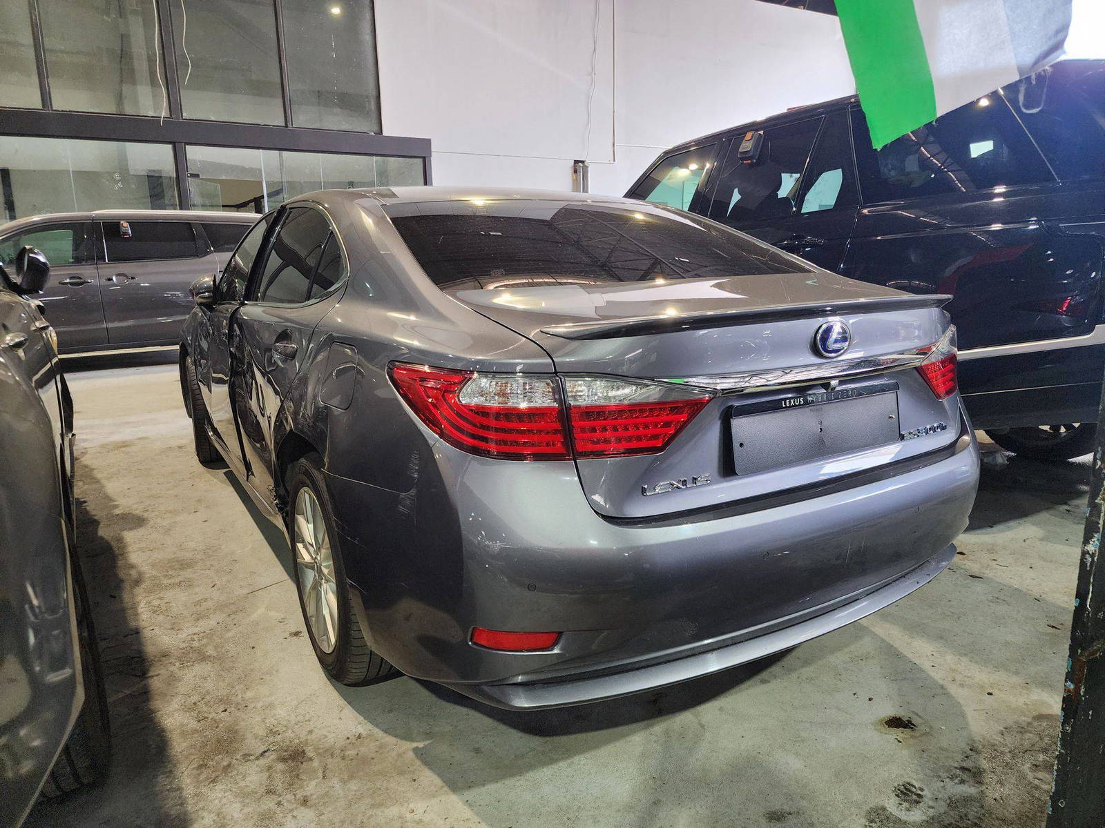 2015 LEXUS ES 300H — 103309 KM — Lot 2087377 — Al Quoz - Marhaba Auctions Used Cars - Image 5
