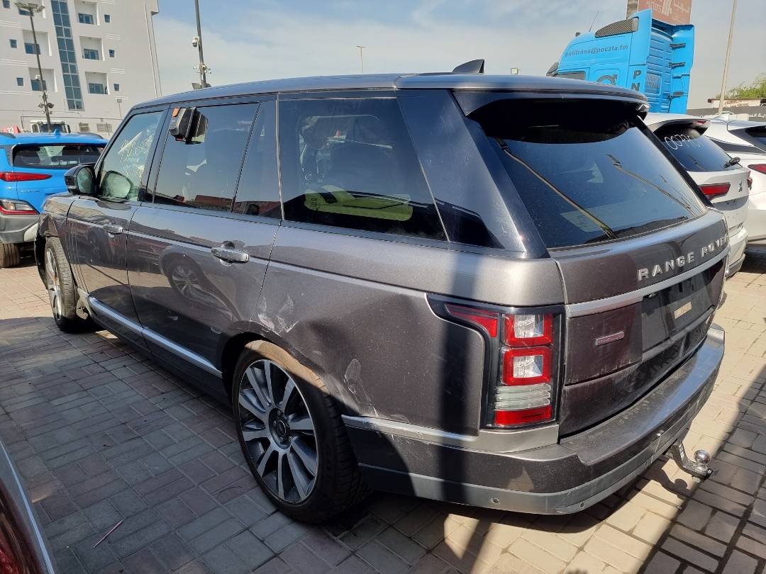 2017 LAND ROVER RANGE ROVER — 132382 Miles — Lot E2HA360806 — Main - Marhaba Auctions Used Cars - Image 4