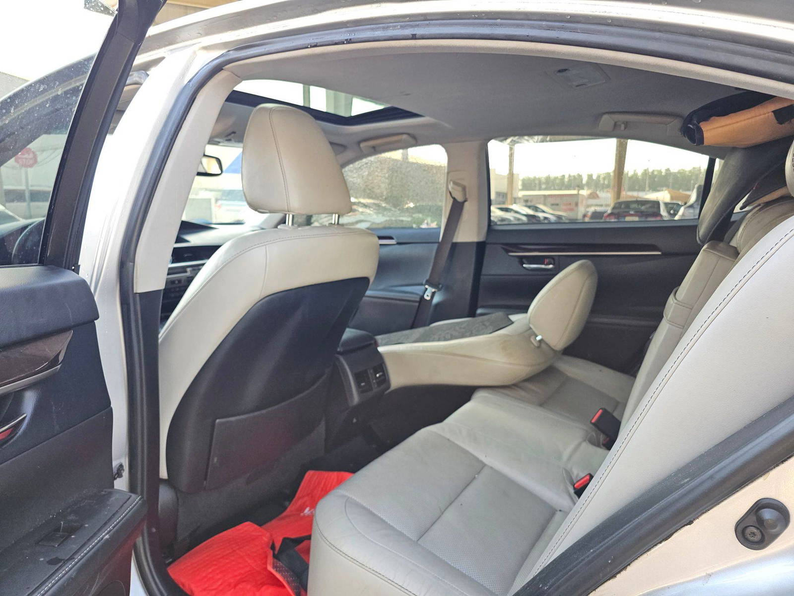 2013 LEXUS ES 350 — 124835 Miles — Lot 4D2003147 — Souq - Marhaba Auctions Used Cars - Image 6