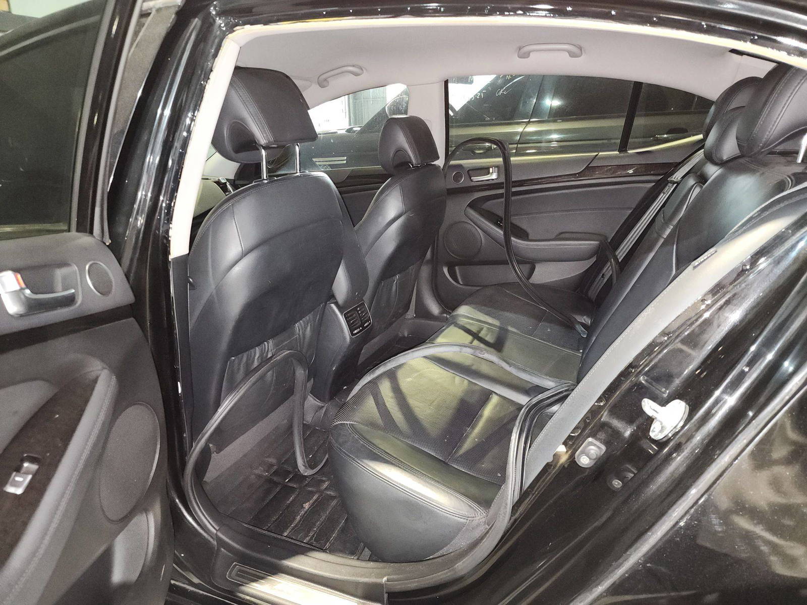 2013 KIA K7 — 201996 KM — Lot 105770 — Al Quoz - Marhaba Auctions Used Cars - Image 8