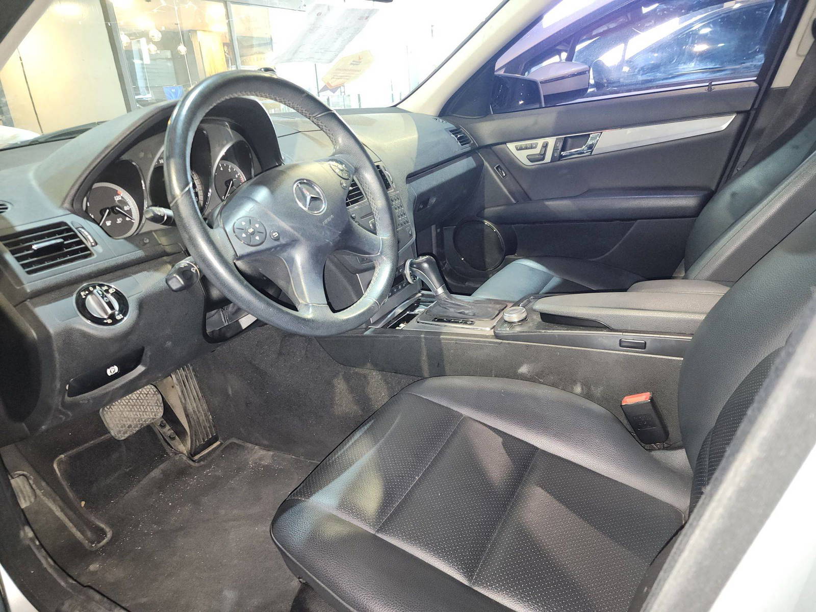 2010 MERCEDES BENZ C200 — 190142 KM — Lot 468850 — Al Quoz - Marhaba Auctions Used Cars - Image 8