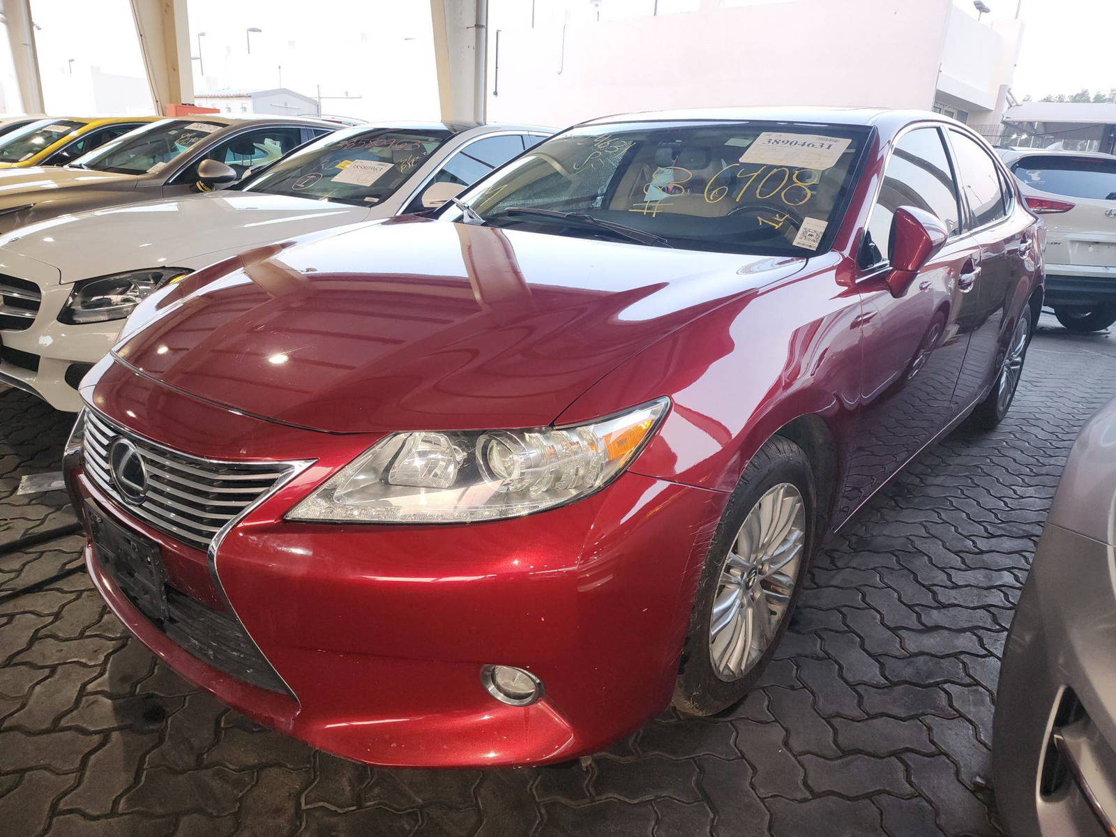 2015 LEXUS ES 350 — 163372 Miles — Lot 38904631 — Souq - Marhaba Auctions Used Cars - Image 6