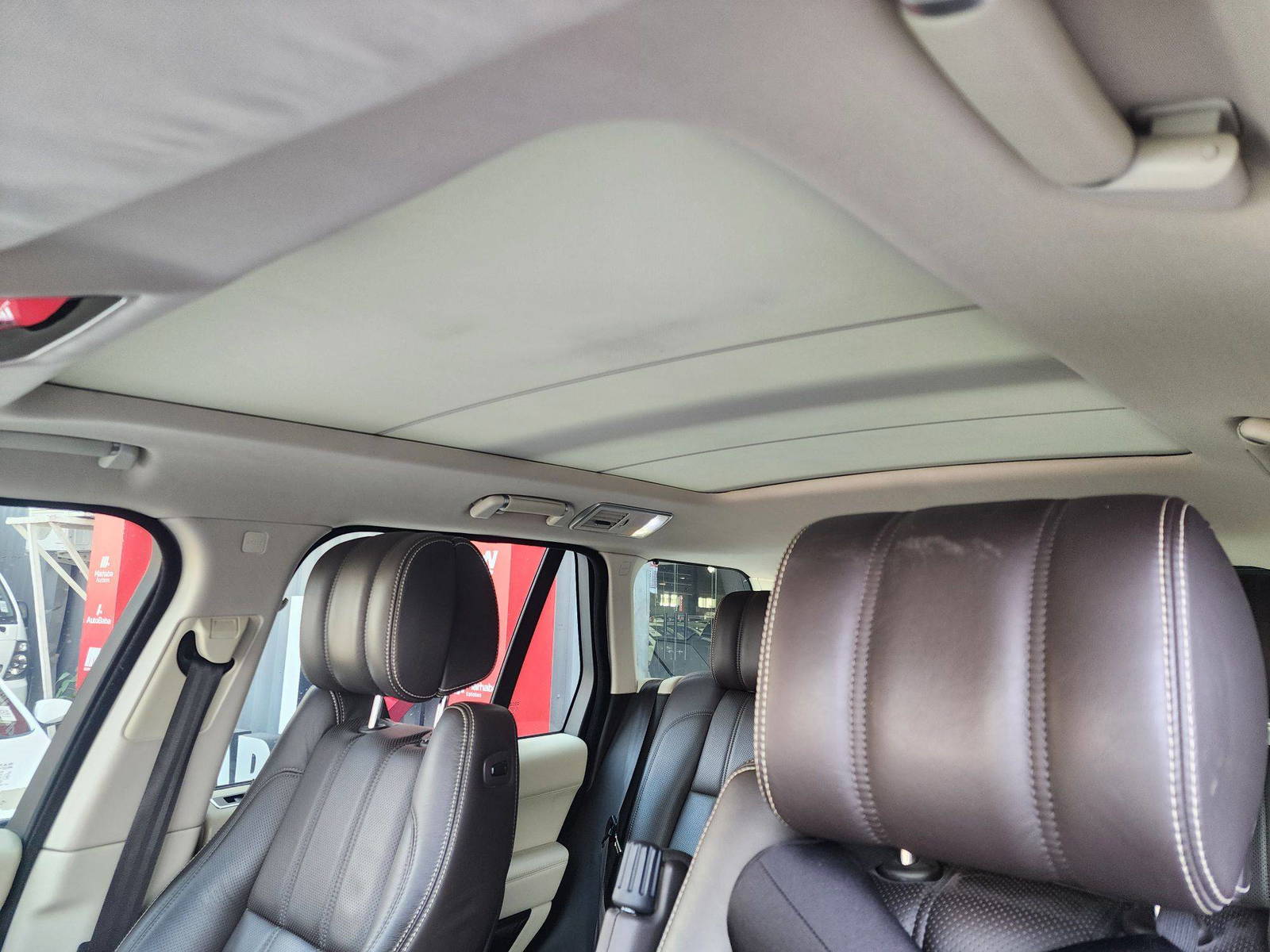 2014 LAND ROVER RANGE ROVER VOGUE — 246794 KM — Lot 130937 — Al Quoz - Marhaba Auctions Used Cars - Image 11
