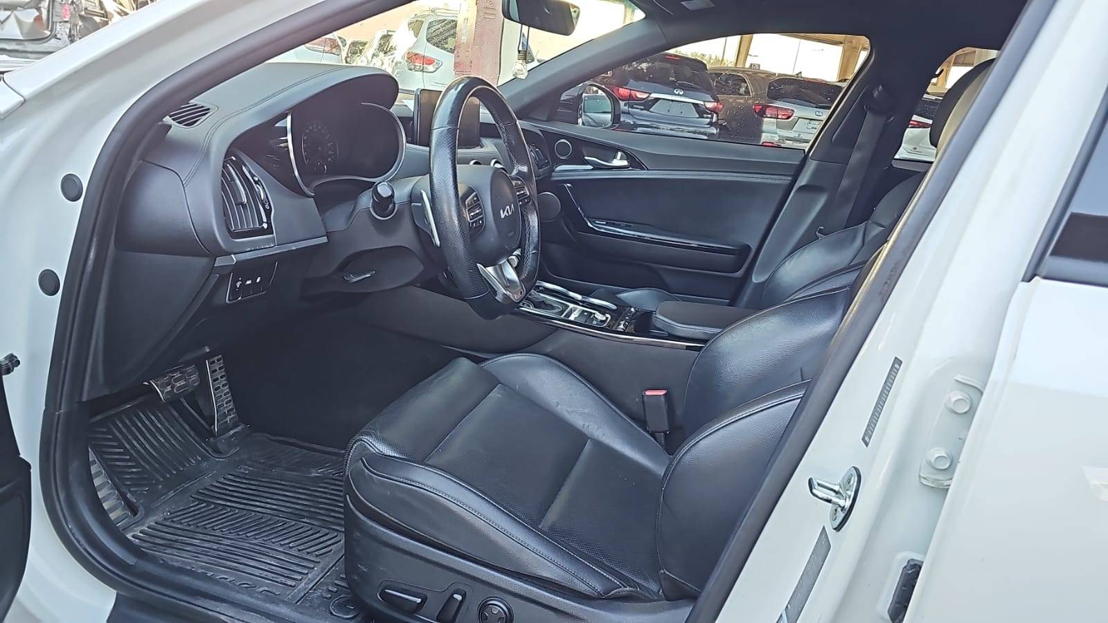 2022 KIA STINGER — 137146 KM — Lot 5N6115994 — Souq - Marhaba Auctions Used Cars - Image 6