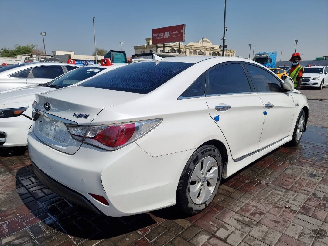2014 HYUNDAI SONATA — 174178 KM — Lot 215487 — Souq - Marhaba Auctions Used Cars - Image 4