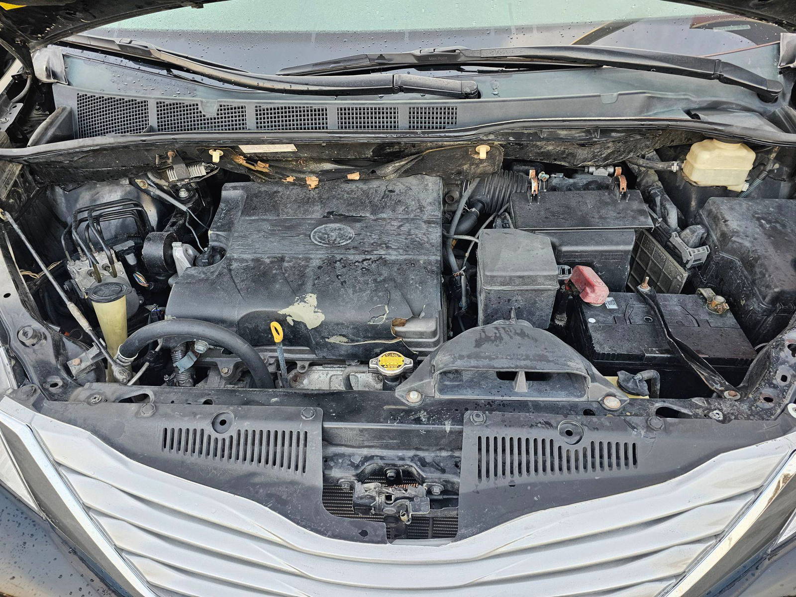 2011 TOYOTA SIENNA — 282438 Miles — Lot S055686 — Souq - Marhaba Auctions Used Cars - Image 12
