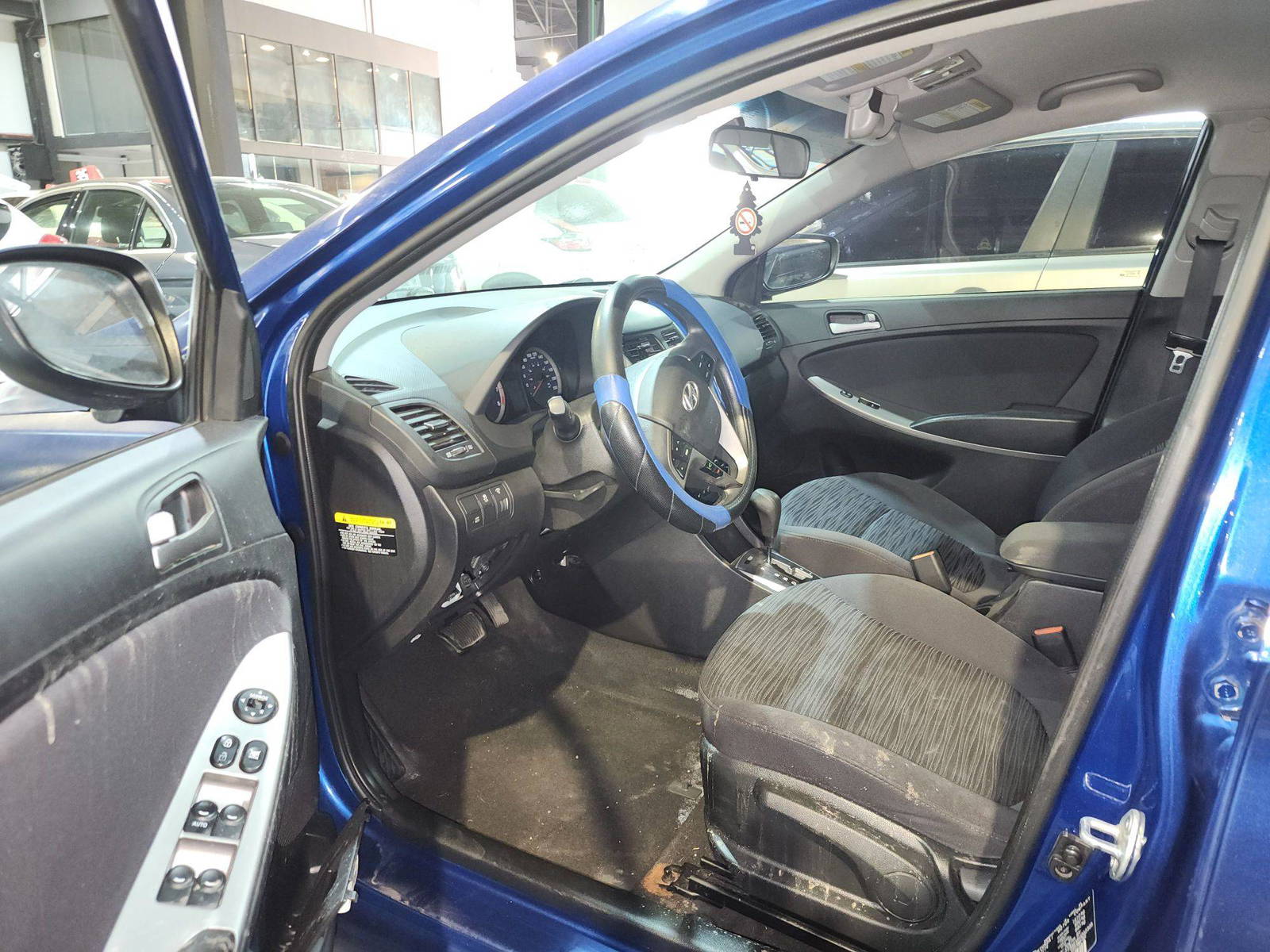 2015 HYUNDAI ACCENT — 138777 KM — Lot U202305 — Al Quoz - Marhaba Auctions Used Cars - Image 9
