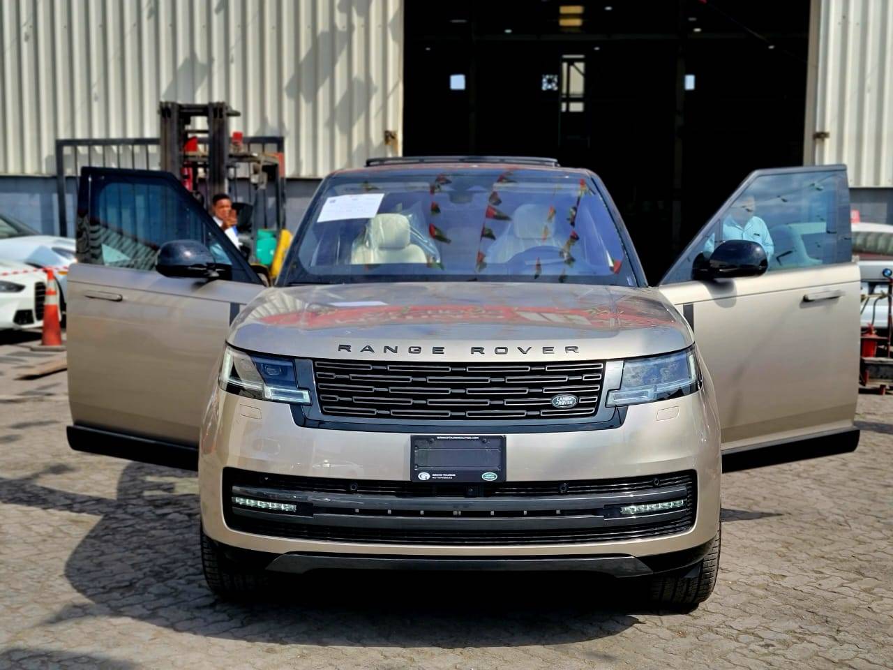2023 LAND ROVER RANGE ROVER — 228 KM — Lot A076369 — Main - Marhaba Auctions Used Cars - Image 7