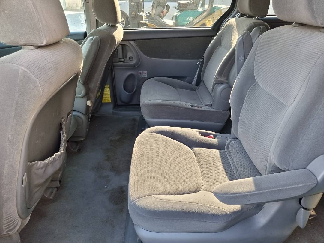 2004 TOYOTA SIENNA — 210320 Miles — Lot 215487 — Ind. 12 - Marhaba Auctions Used Cars - Image 6