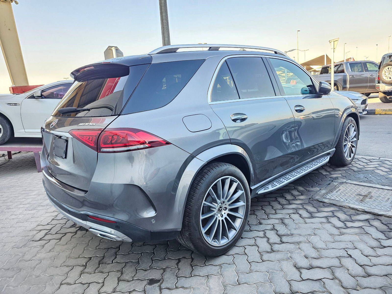 2022 MERCEDES BENZ GLE 450 4MATIC — 14553 Miles — Lot E4NA772749 — Souq - Marhaba Auctions Used Cars - Image 4