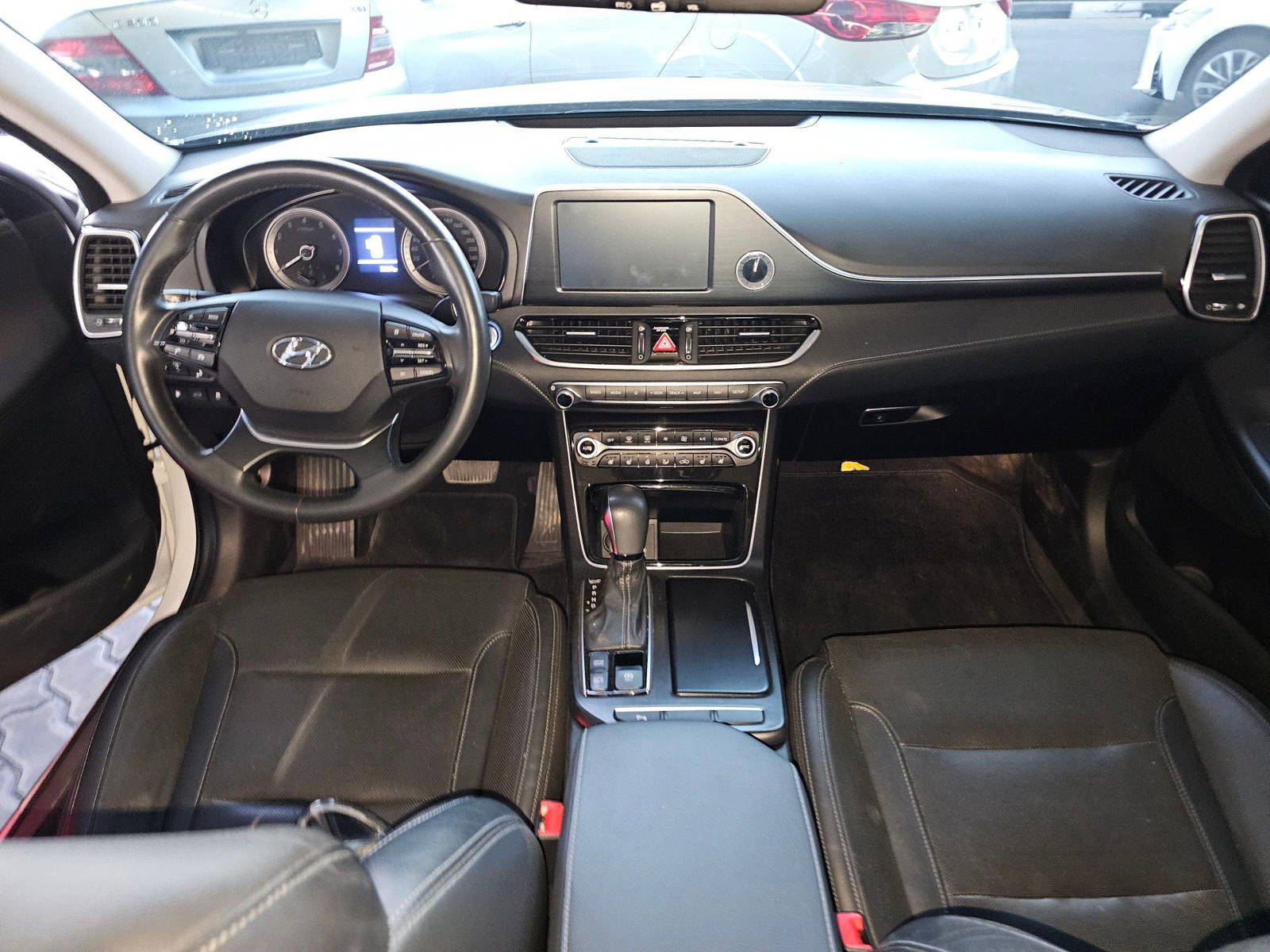 2017 HYUNDAI GRANDEUR — 58369 KM — Lot A003259 — Souq - Marhaba Auctions Used Cars - Image 8