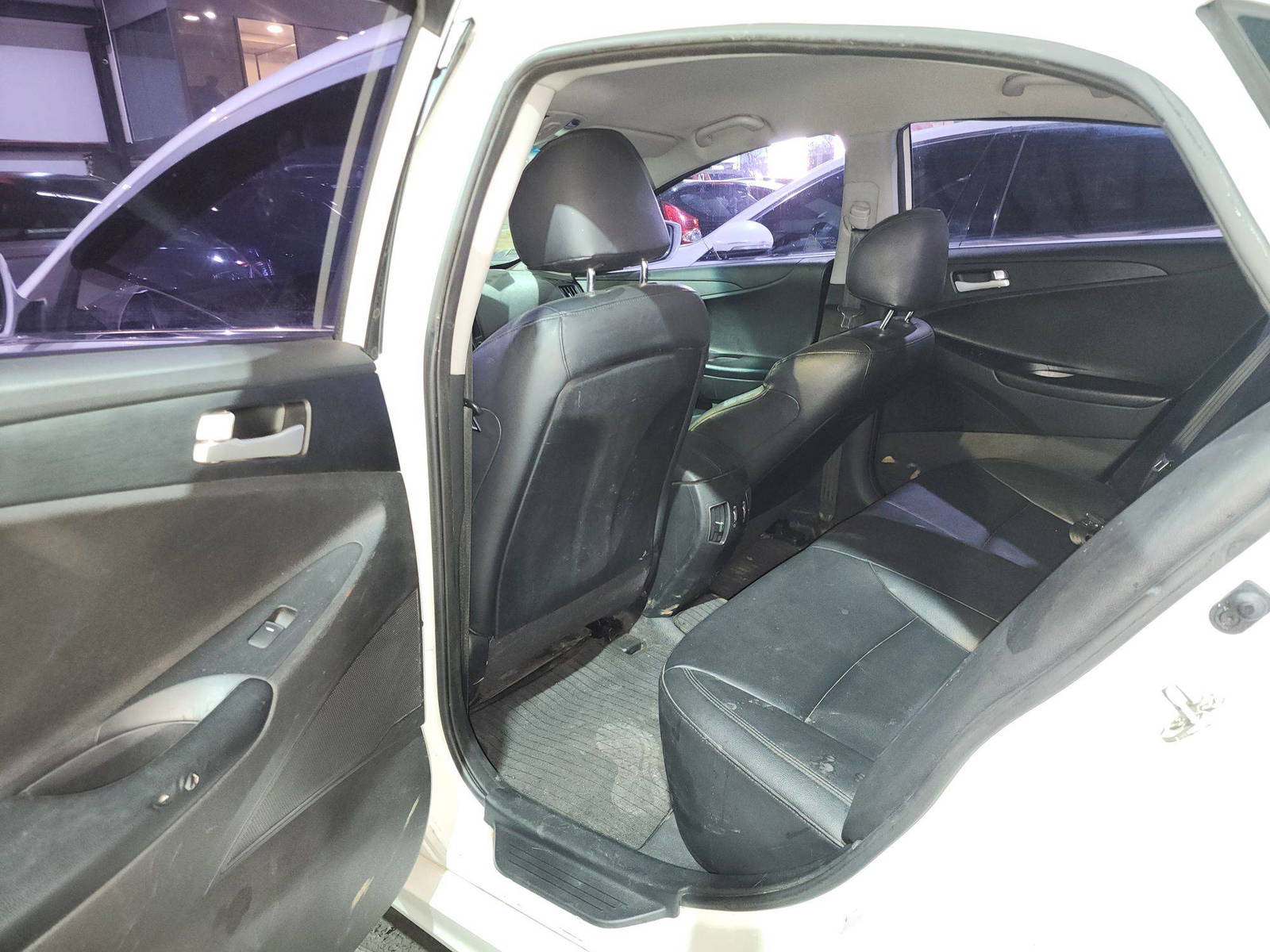2012 HYUNDAI SONATA — 164230 KM — Lot 346007 — Al Quoz - Marhaba Auctions Used Cars - Image 7