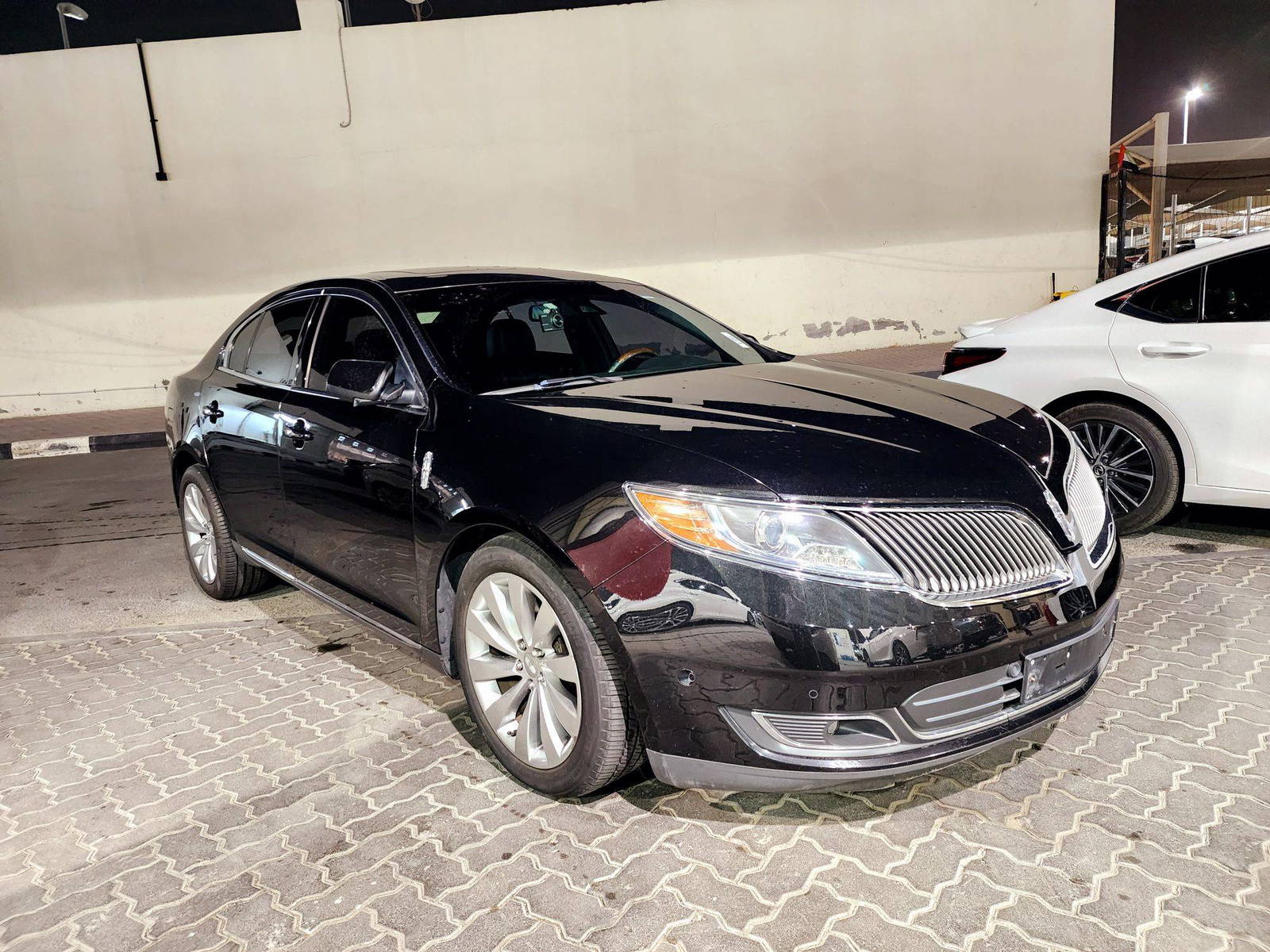 2014 LINCOLN MKS — 175454 KM — Lot G604702 — Souq - Marhaba Auctions Used Cars - Image 3