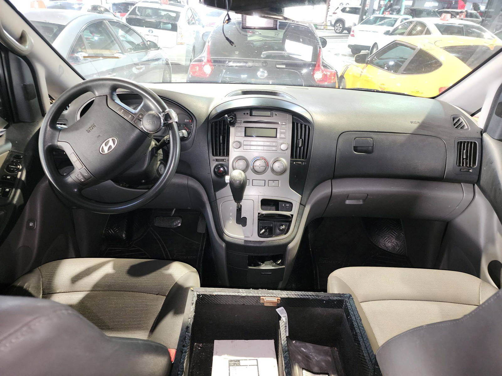 2010 HYUNDAI GRAND STAREX — 263845 KM — Lot 174789 — Main - Marhaba Auctions Used Cars - Image 9