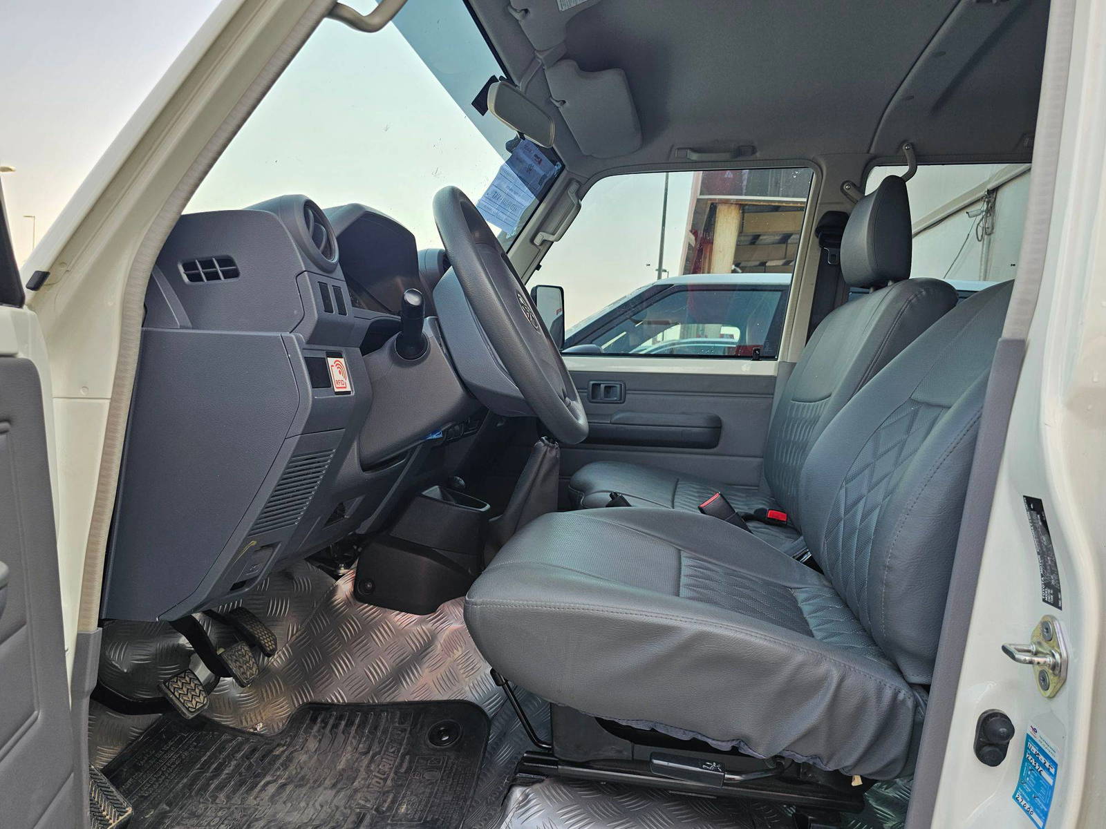 2022 TOYOTA LAND CRUISER PICK-UP — 24927 KM — Lot 043378 — Souq - Marhaba Auctions Used Cars - Image 8