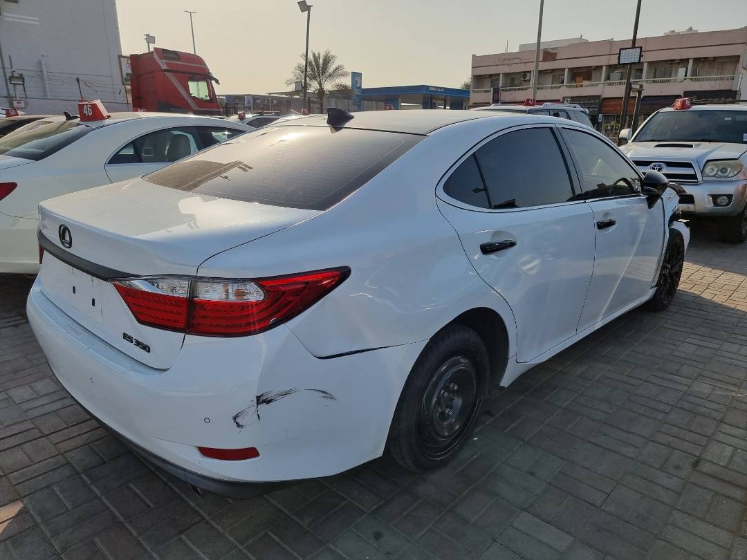 2015 LEXUS ES 350 — 132221 Miles — Lot 78278534 — Souq - Marhaba Auctions Used Cars - Image 4