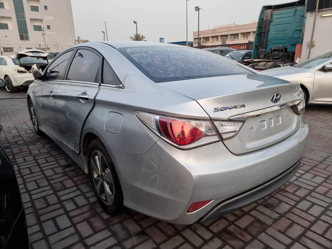 2012 HYUNDAI SONATA — 253988 KM — Lot 124587 — Souq - Marhaba Auctions Used Cars - Image 4