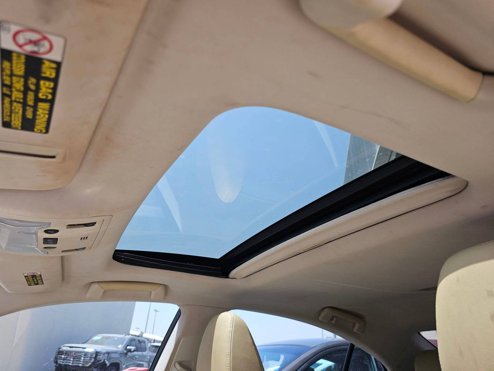 2015 LEXUS ES 350 — 125839 Miles — Lot F2195959 — Souq - Marhaba Auctions Used Cars - Image 10