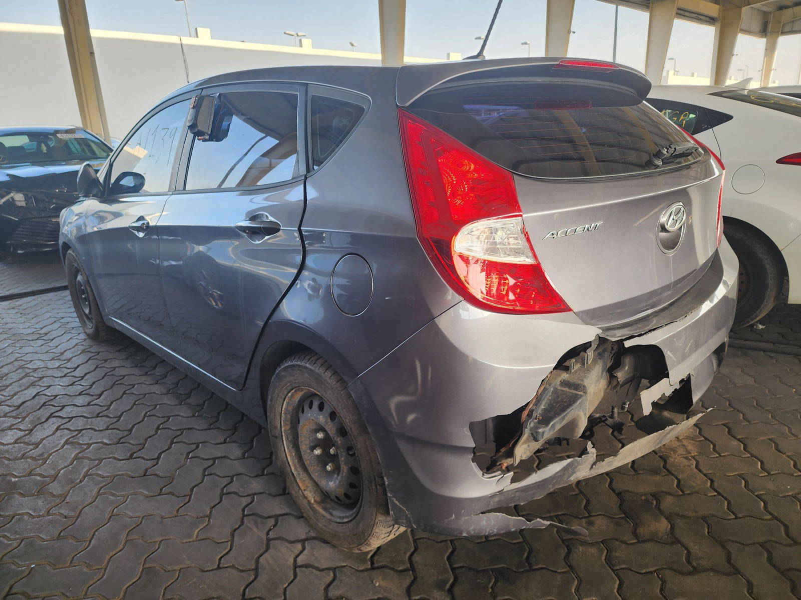 2015 HYUNDAI ACCENT — 135766 KM — Lot 228424 — Souq - Marhaba Auctions Used Cars - Image 4