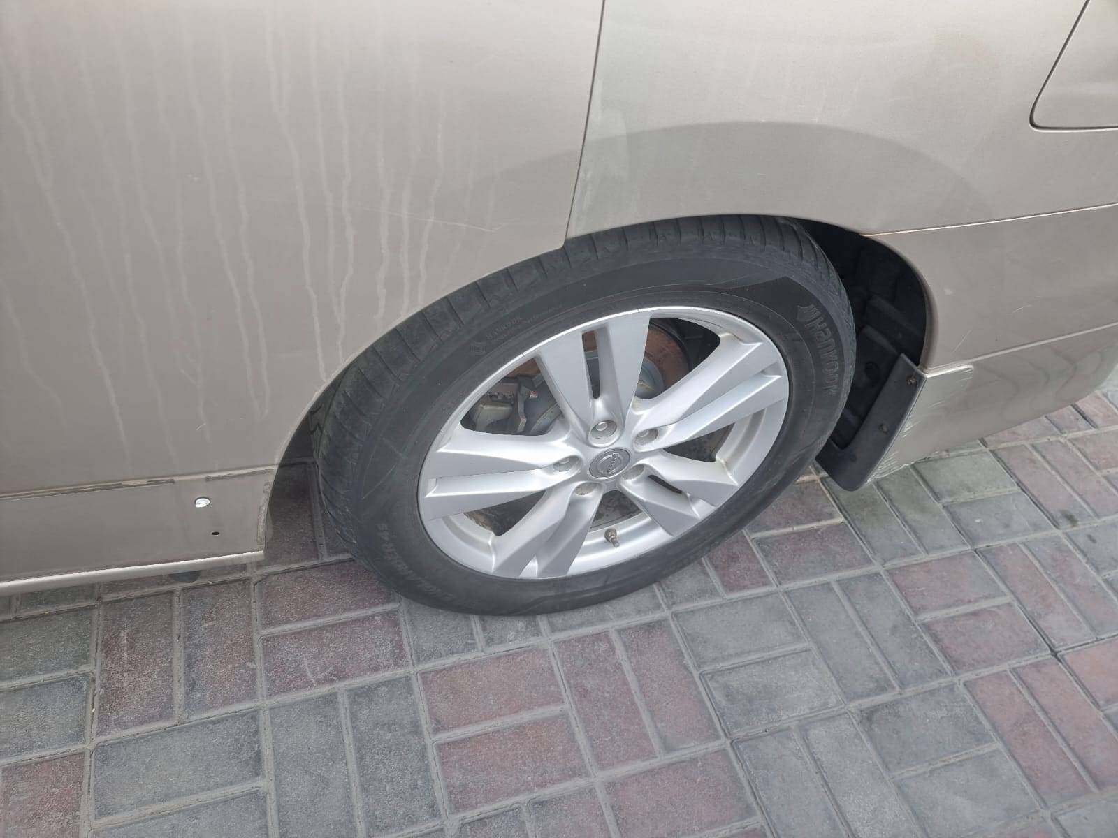 Nissan Quest 2012 view 2