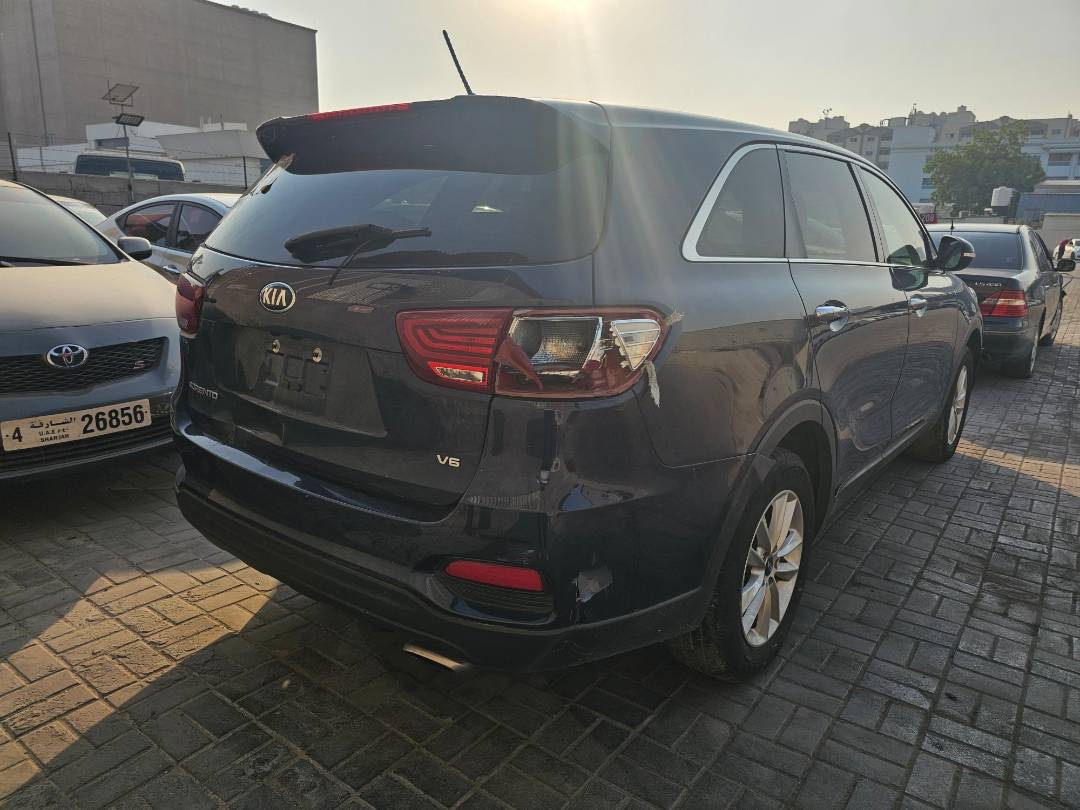 2019 KIA SORENTO — 179000 Miles — Lot 3879886 — Souq - Marhaba Auctions Used Cars - Image 3