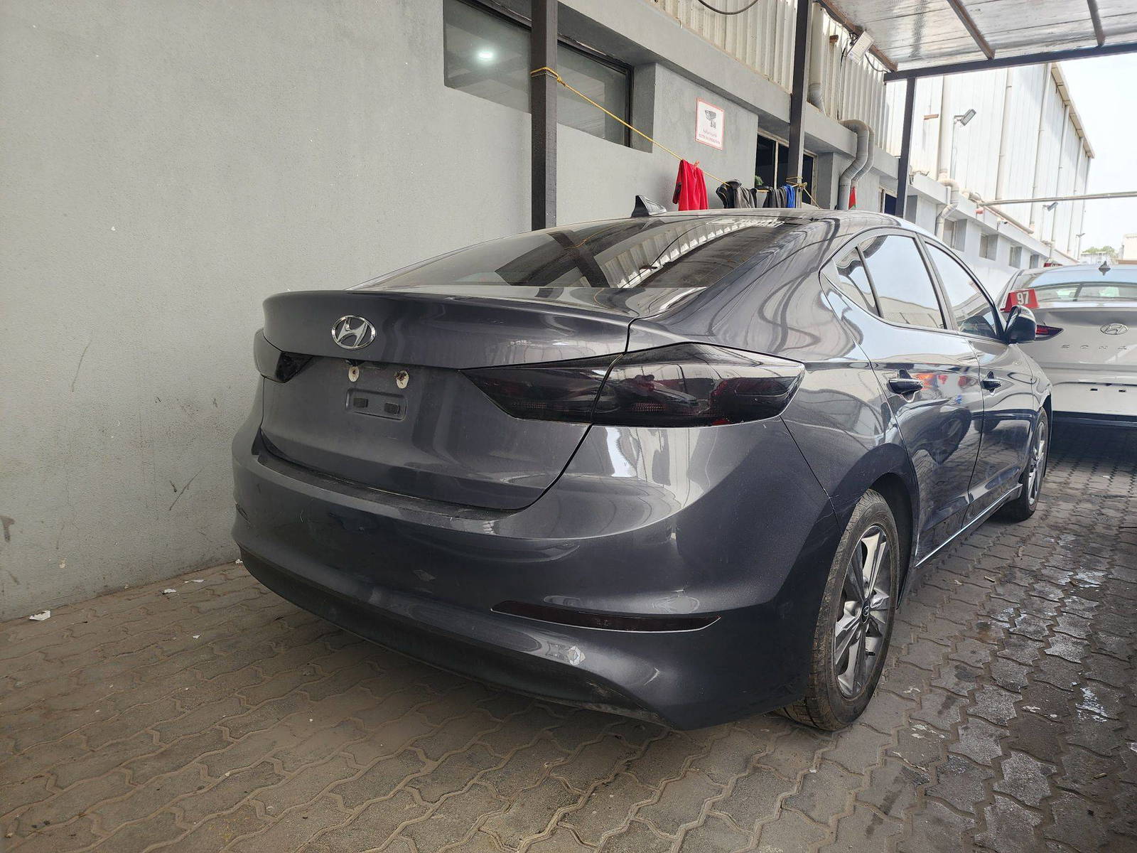 2018 HYUNDAI ELANTRA — 163383 KM — Lot 49436935 — Al Quoz - Marhaba Auctions Used Cars - Image 5