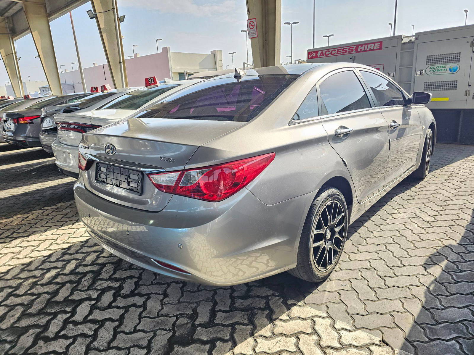 2010 HYUNDAI SONATA — 191589 KM — Lot BAAA033876 — Souq - Marhaba Auctions Used Cars - Image 4