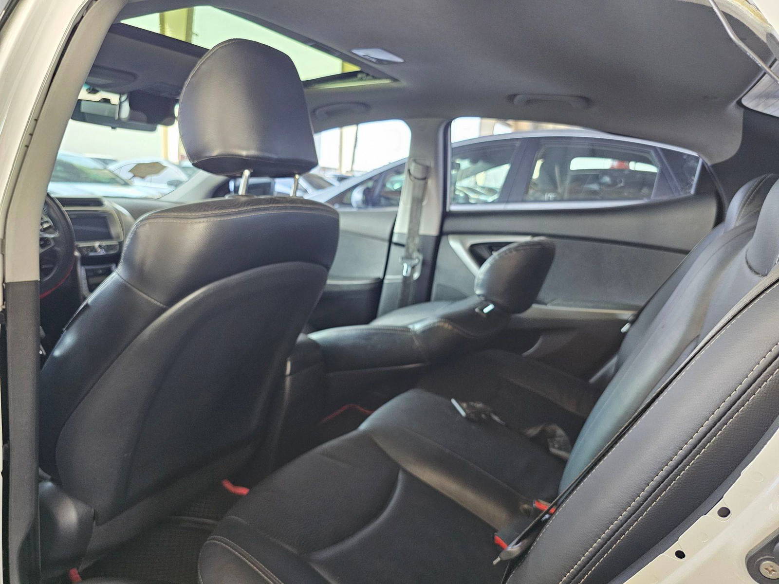 2011 HYUNDAI AVANTE — 164376 KM — Lot 050599 — Souq - Marhaba Auctions Used Cars - Image 6