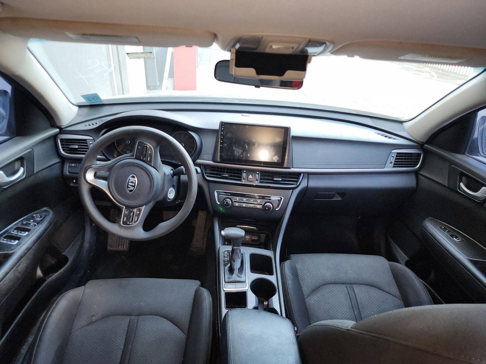 2017 KIA OPTIMA — 180265 Miles — Lot 80964994 — Al Quoz - Marhaba Auctions Used Cars - Image 8