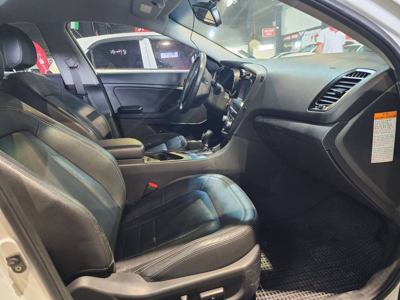2012 KIA K5 — 90664 KM — Lot 013049 — Souq - Marhaba Auctions Used Cars - Image 9