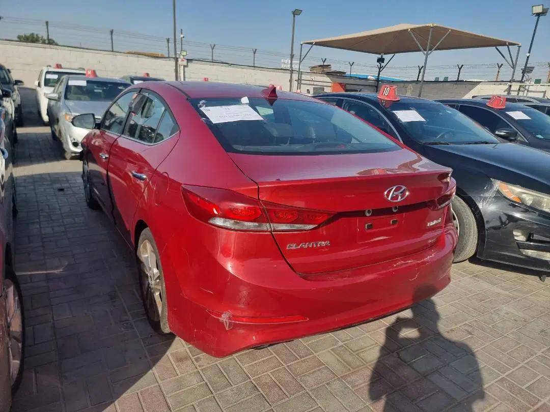 HYUNDAI ELANTRA