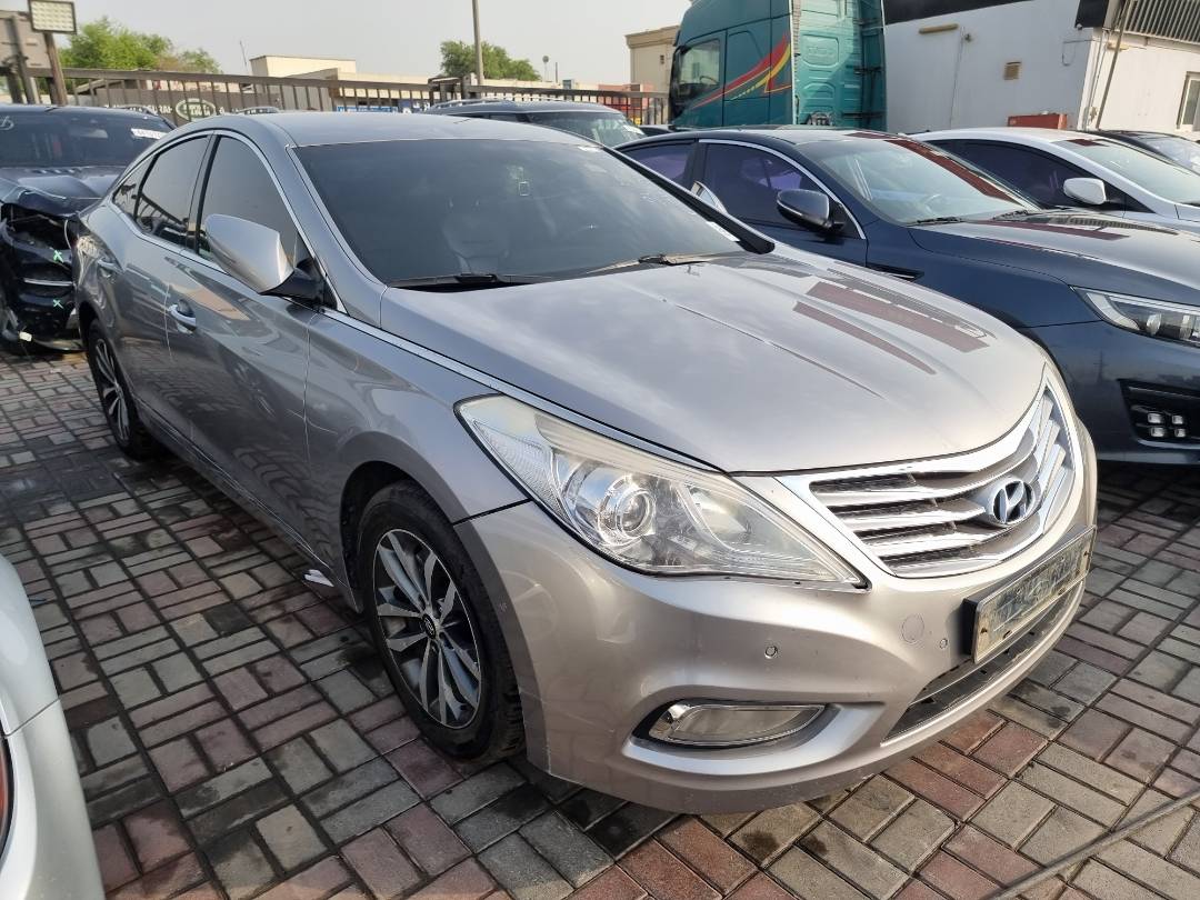 2012 HYUNDAI GRANDEUR — 232121 KM — Lot 124587 — Ind. 12 - Marhaba Auctions Used Cars - Image 3