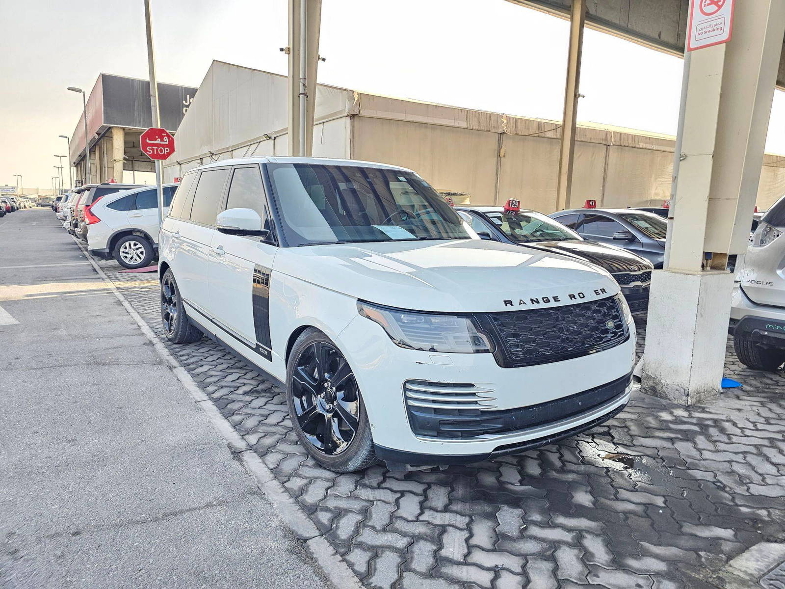2019 LAND ROVER RANGE ROVER SUPERCHARGED — 164143 Miles — Lot KA539686 — Souq - Marhaba Auctions Used Cars - Image 4