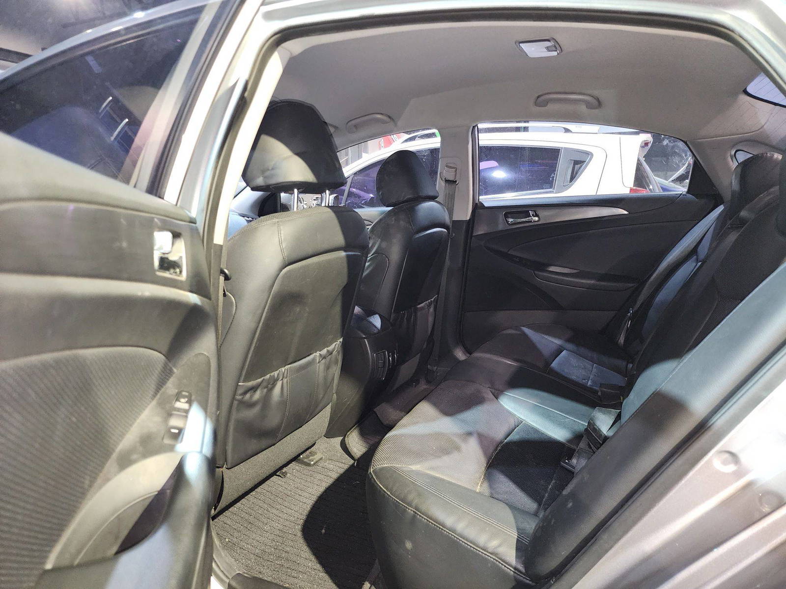 2012 HYUNDAI SONATA — 123940 KM — Lot 030977 — Al Quoz - Marhaba Auctions Used Cars - Image 7
