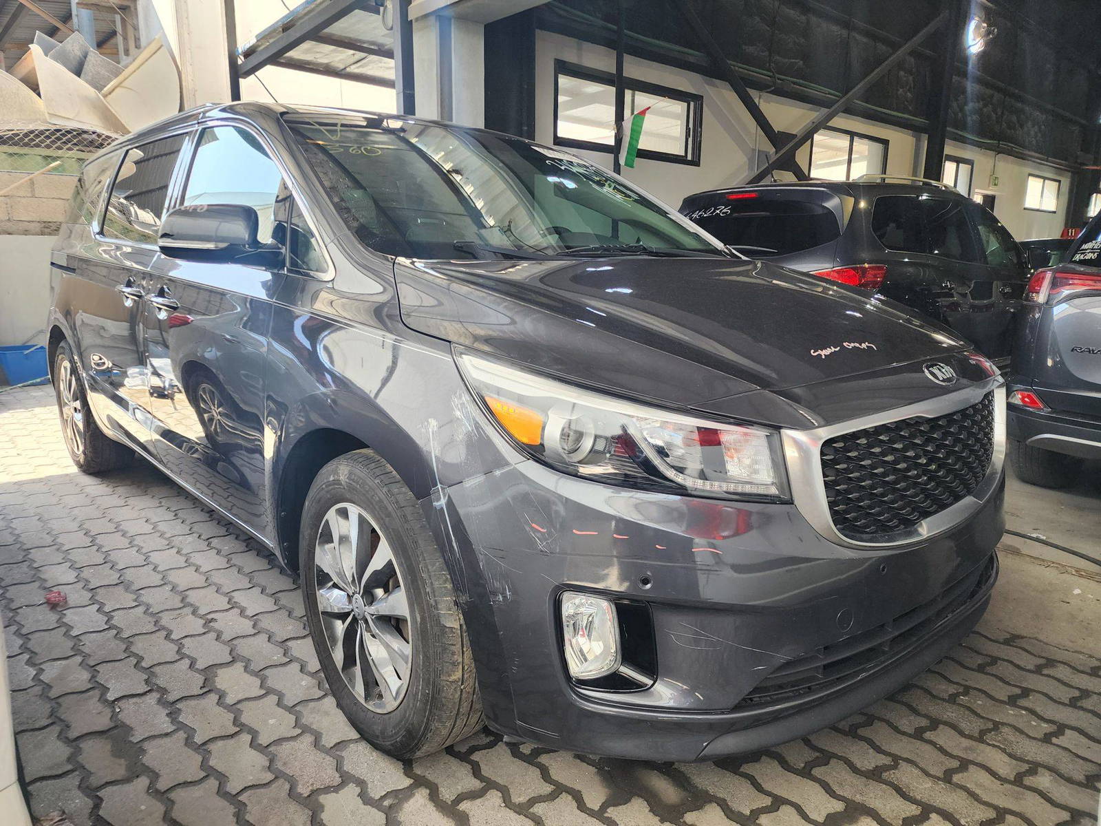 2018 KIA SEDONA — 90819 Miles — Lot 80911574 — Al Quoz - Marhaba Auctions Used Cars - Image 3