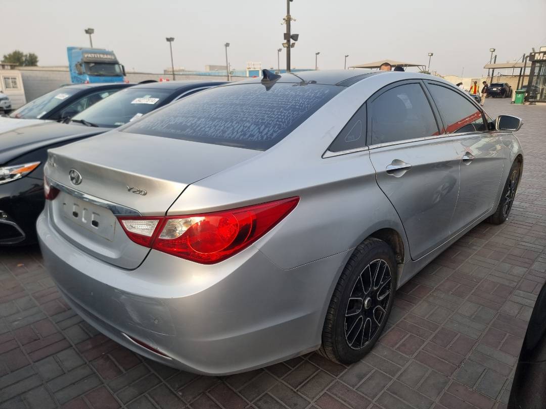 2010 HYUNDAI SONATA — 129423 KM — Lot 124578 — Ind. 12 - Marhaba Auctions Used Cars - Image 4