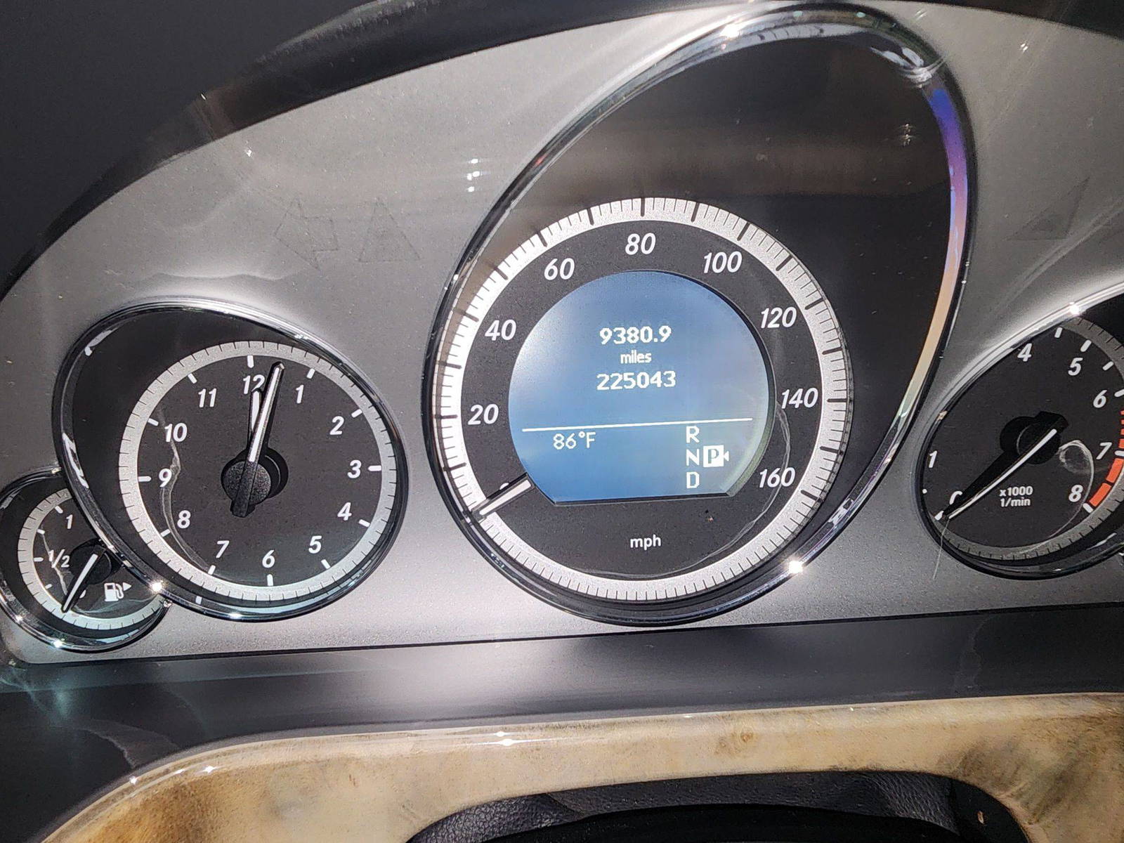 2011 MERCEDES BENZ E 350 — 225043 Miles — Lot B6BA262484 — Souq - Marhaba Auctions Used Cars - Image 14