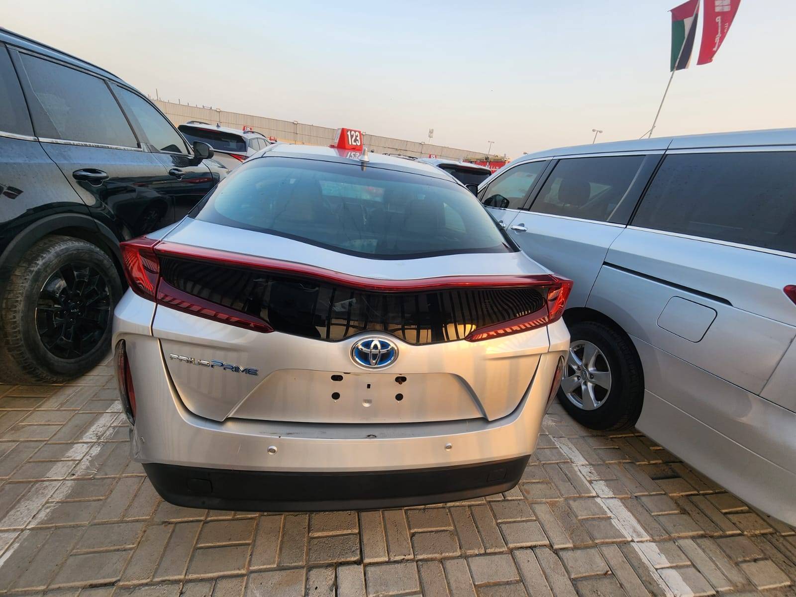 2017 TOYOTA PRIUS — 166122 Miles — Lot 3062865 - Marhaba Auctions Used Cars - Image 11