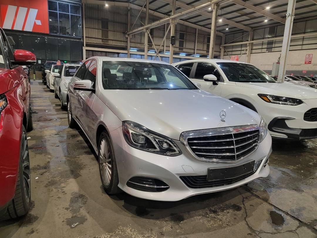 2014 MERCEDES BENZ E-300 — 118116 KM — Lot B4EA807443 — Main - Marhaba Auctions Used Cars - Image 4