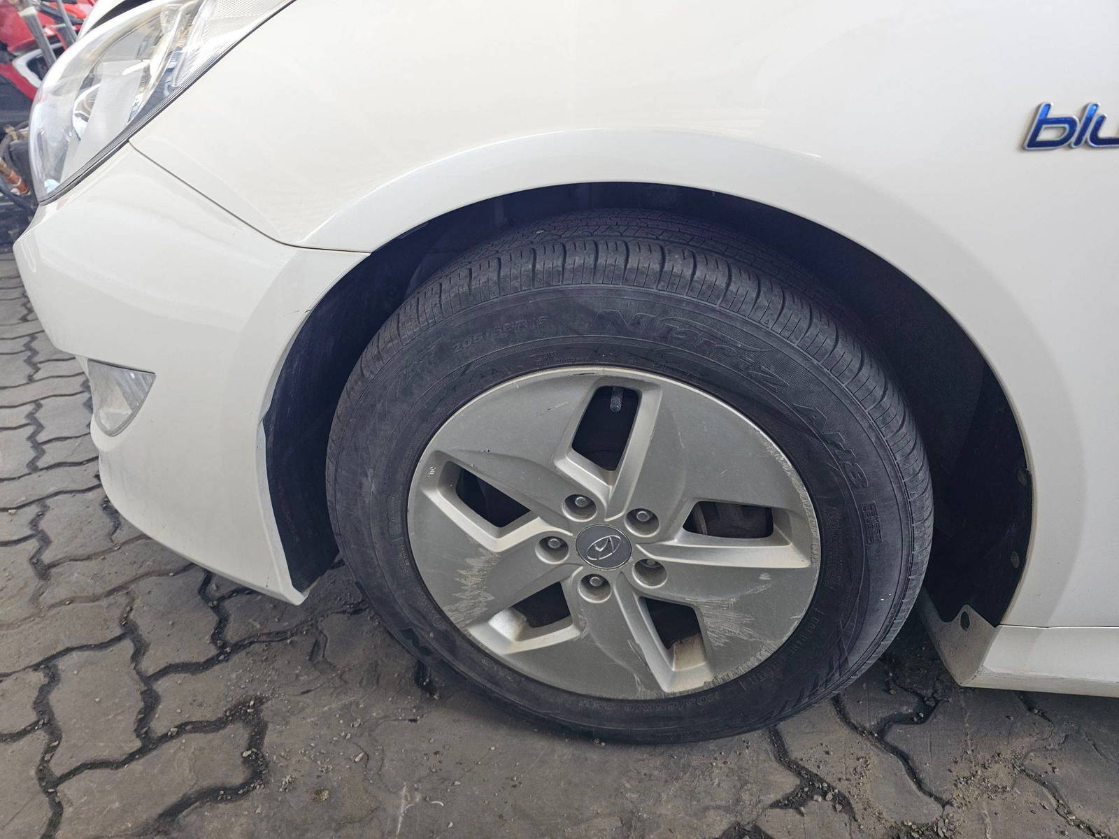 2012 HYUNDAI SONATA — 249660 KM — Lot 035069 — Souq - Marhaba Auctions Used Cars - Image 11