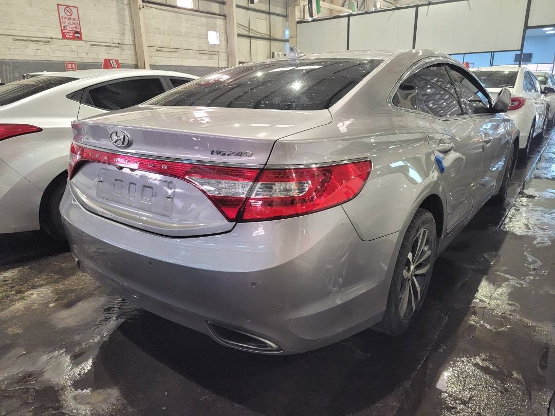 2011 HYUNDAI GRANDEUR — 258425 KM — Lot 070024 — Main - Marhaba Auctions Used Cars - Image 4
