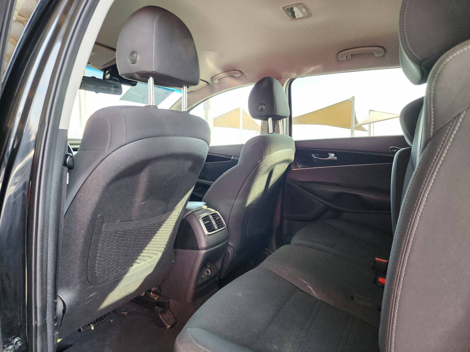 2020 KIA SORENTO — 138002 KM — Lot 49783564 — Souq - Marhaba Auctions Used Cars - Image 6