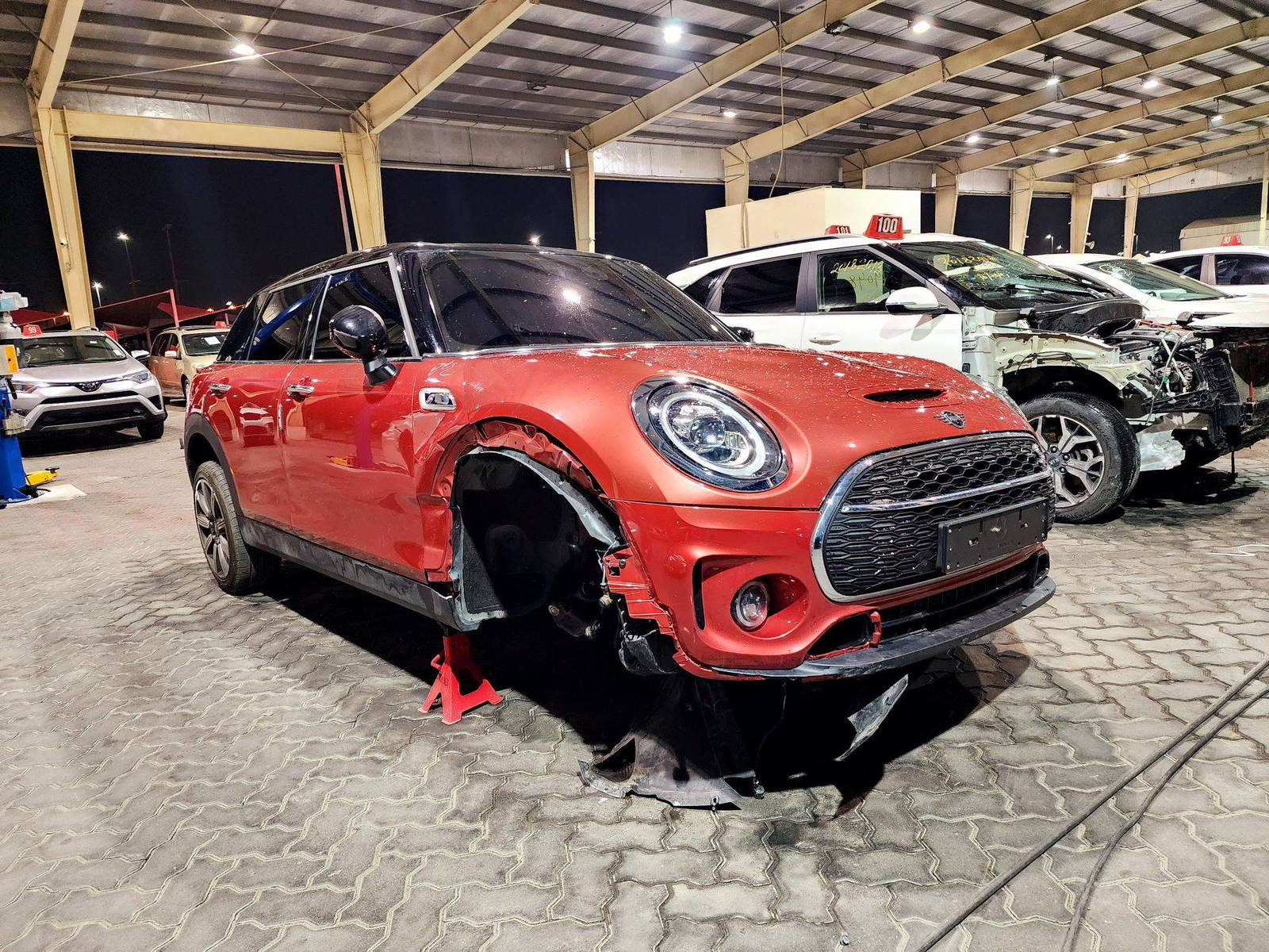 2020 MINI COOPER CLUBMAN — 55087 KM — Lot L60924 — Souq - Marhaba Auctions Used Cars - Image 4
