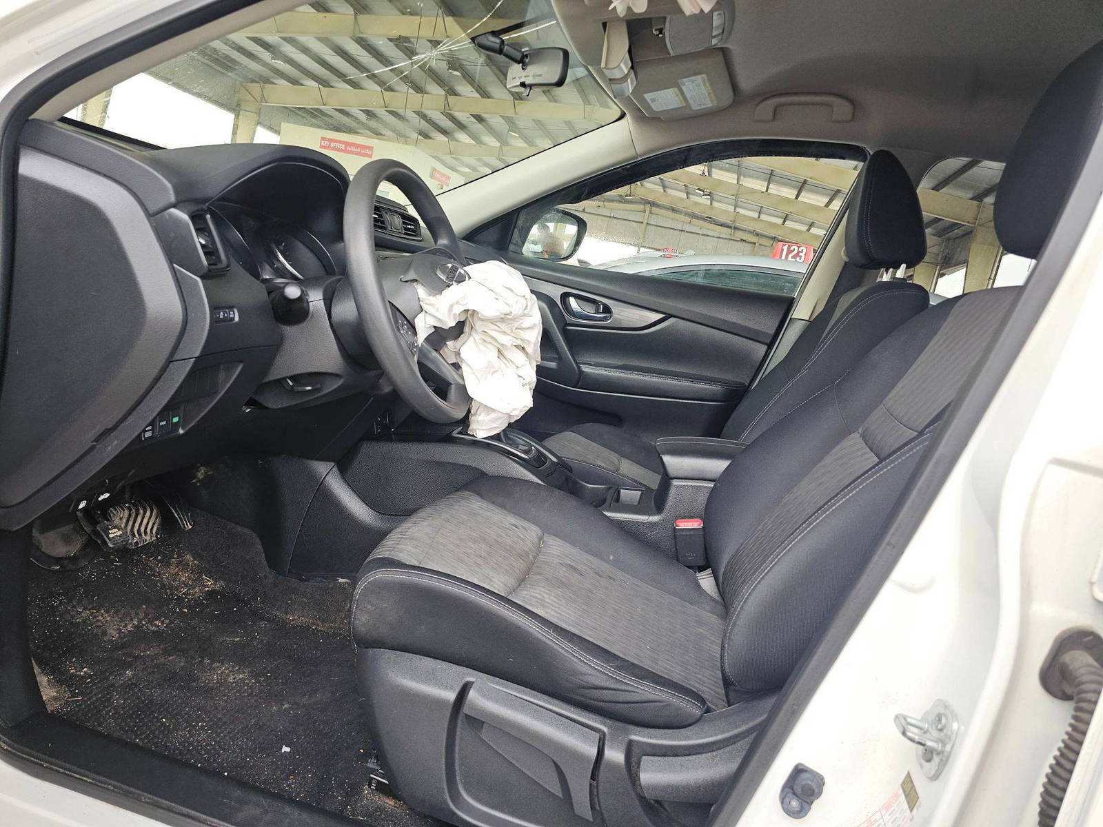 NISSAN ROGUE 2017 - Marhaba Auction Used Cars - Image 8