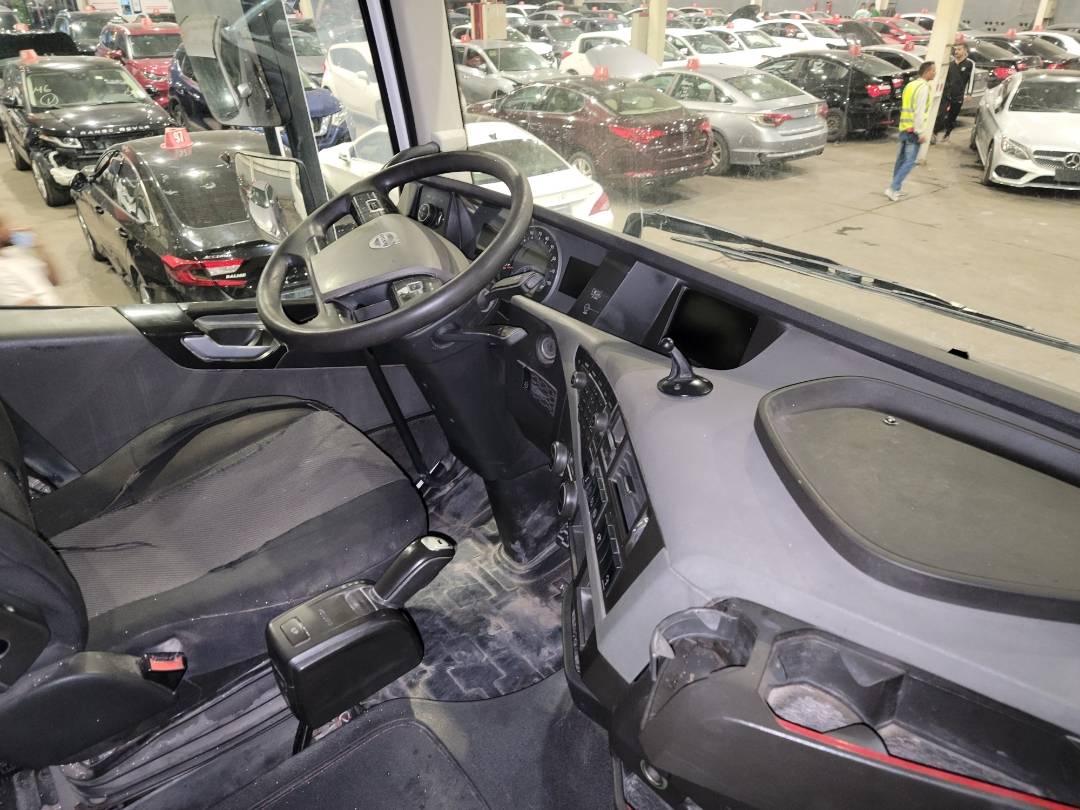 2015 VOLVO FH-Series — 1037135 KM — Lot B713500 — Main - Marhaba Auctions Used Cars - Image 9